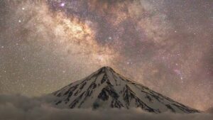 تصویر زیبا از قله دماوند