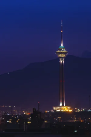 دانلود والپیپر از برج میلاد در شب